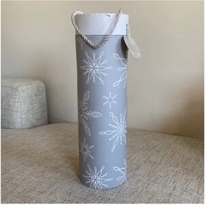 Snowflake pattern printed holiday bottle carrier with handle grey and white